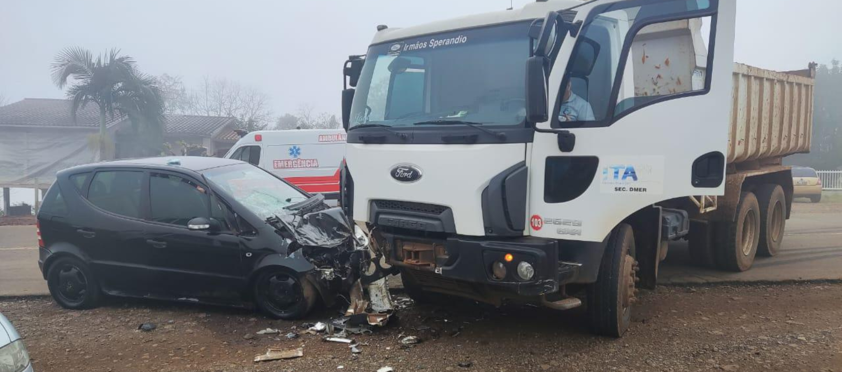 Colis O Entre Caminh O Ca Amba E Carro Deixa V Timas Feridas Em It