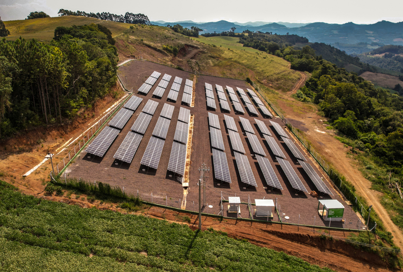 Sicredi UniEstados inaugura usina solar fotovoltaica
