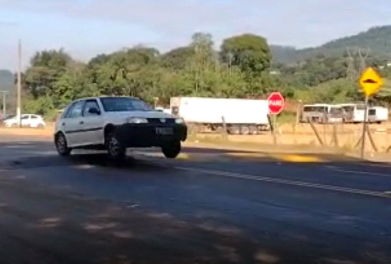 Vídeo mostra veículo “saltando” em lombada nova na SC 283, entre Chapecó e Seara