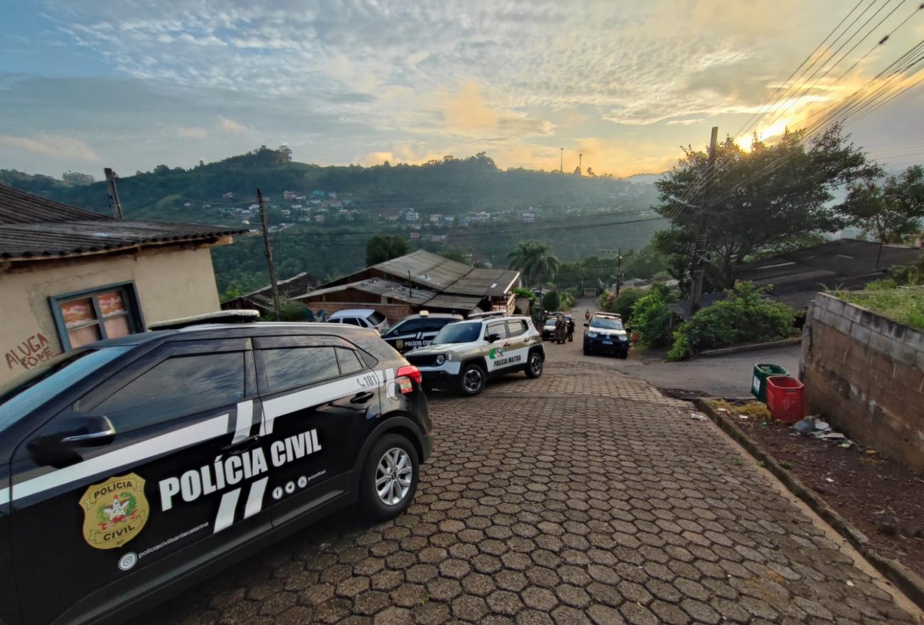 Polícia Civil de Seara cumpre cinco mandados de busca e apreensão no Vila Esperança
