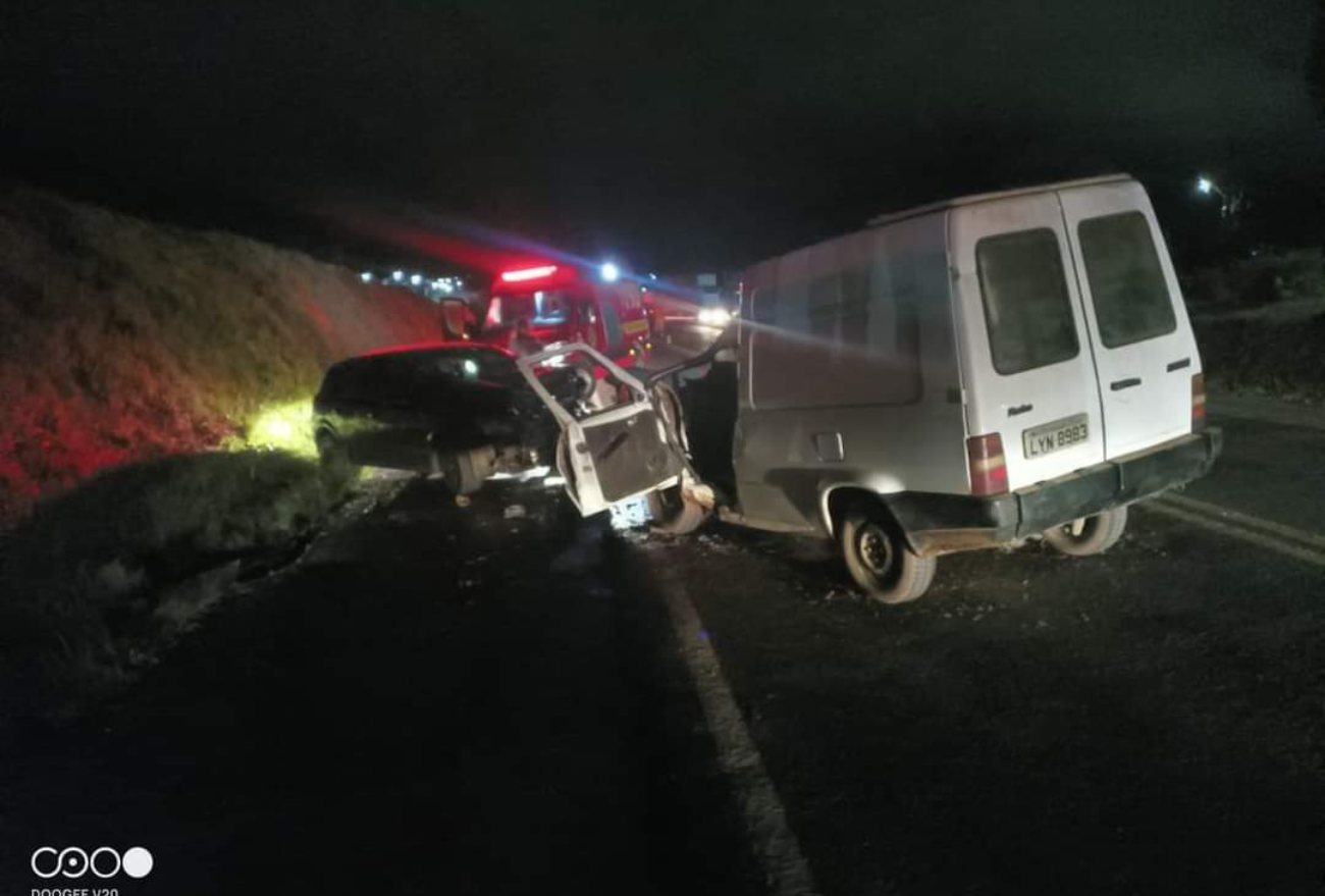 Colisão frontal deixa feridos na área urbana do município de Irani