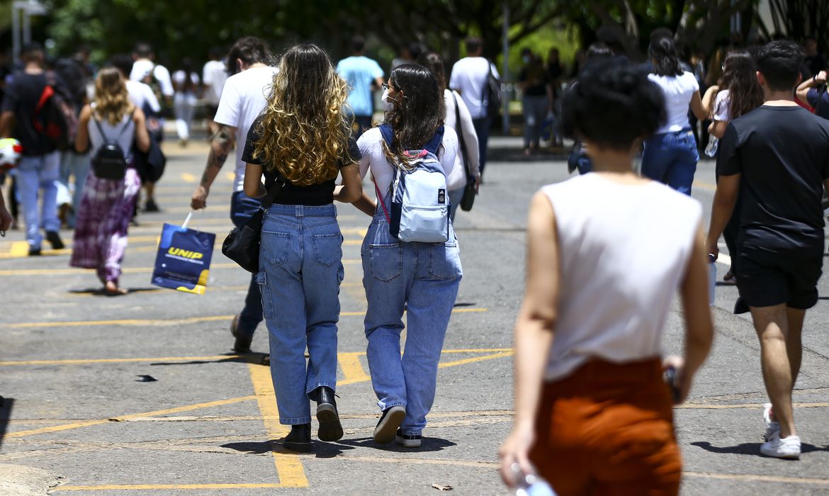 Enem: estudantes podem pedir isenção de taxa a partir desta segunda-feira (17)