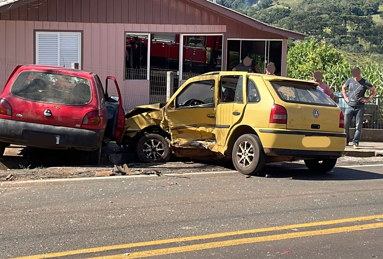 Violenta colisão deixa três pessoas feridas em Concórdia