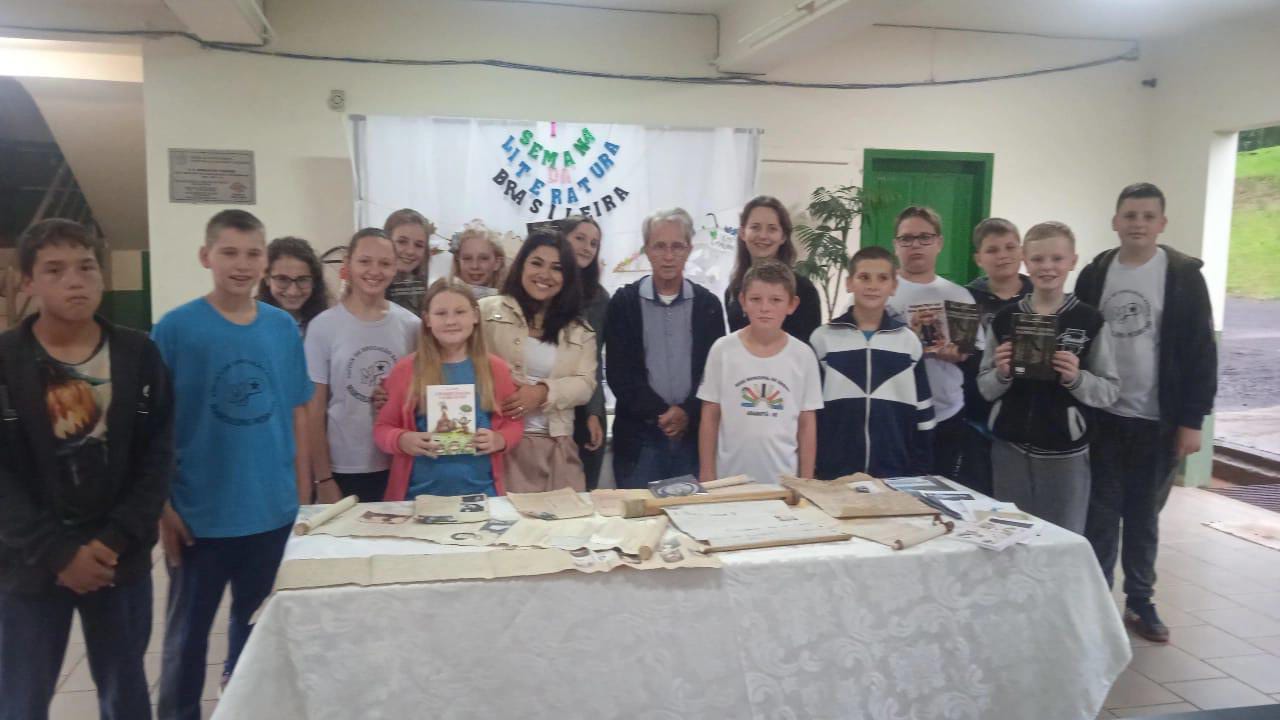 E.E.B Marcolino Pedroso de Arabutã desenvolve projeto alusivo a Semana Literária