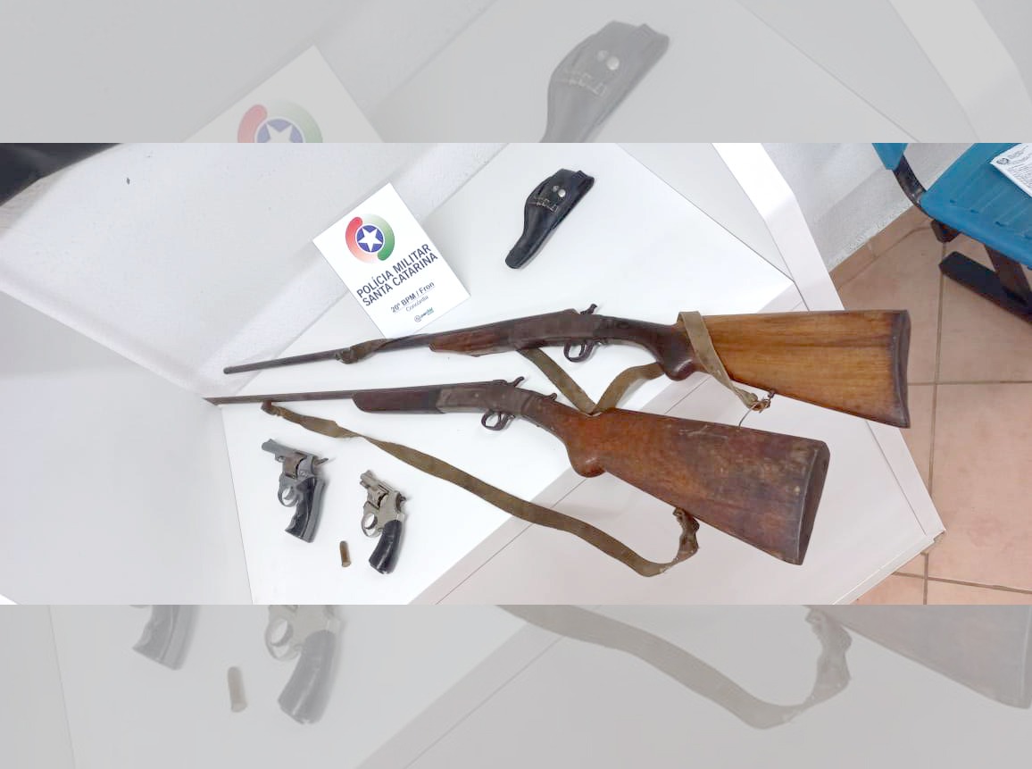 Ocorrência de violência doméstica resulta em prisão por posse de arma de fogo