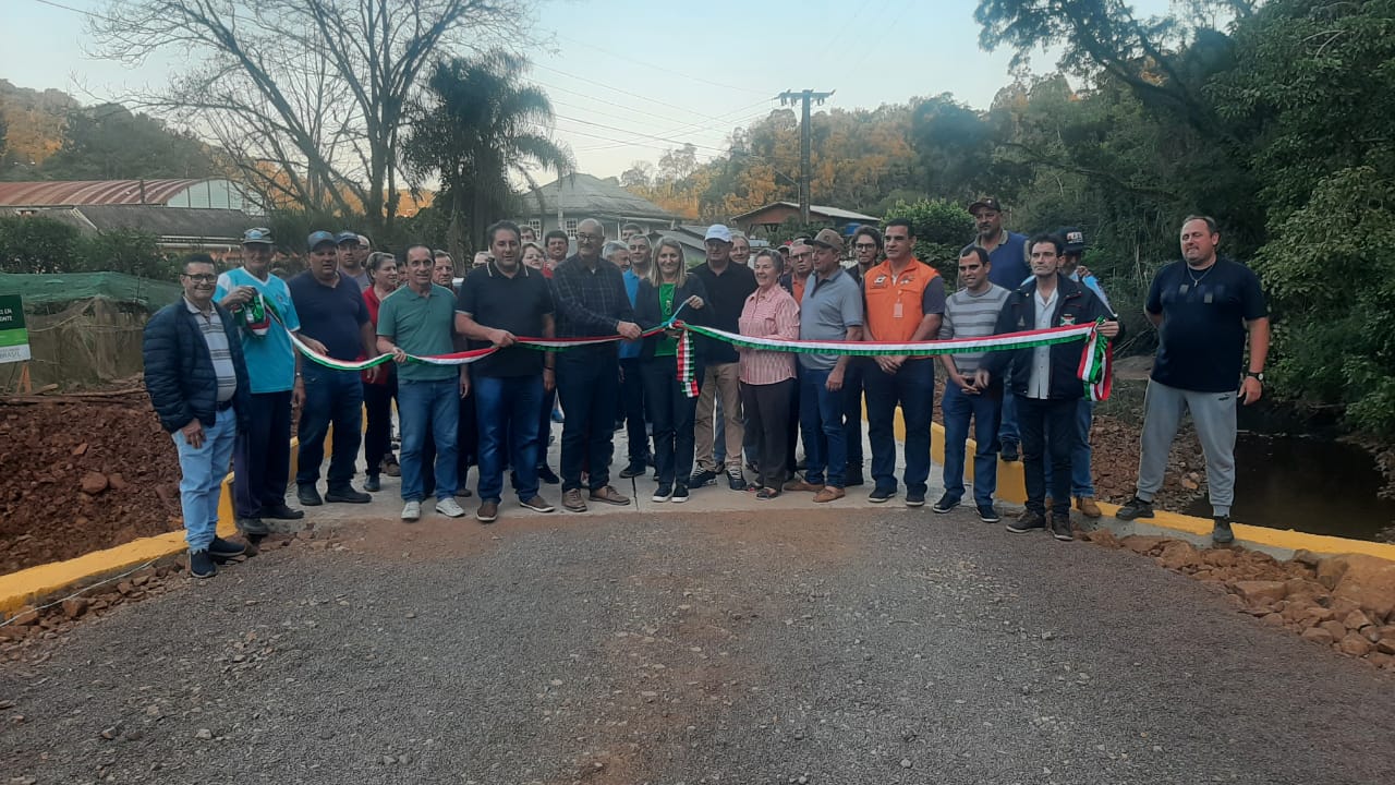 Ponte de Canhada Grande é inaugurada