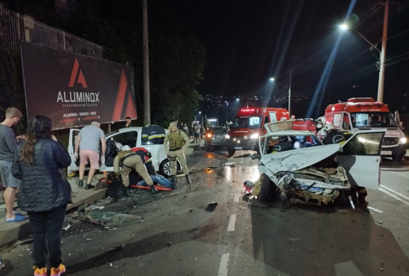 Três pessoas ficam feridas em grave acidente em Concórdia