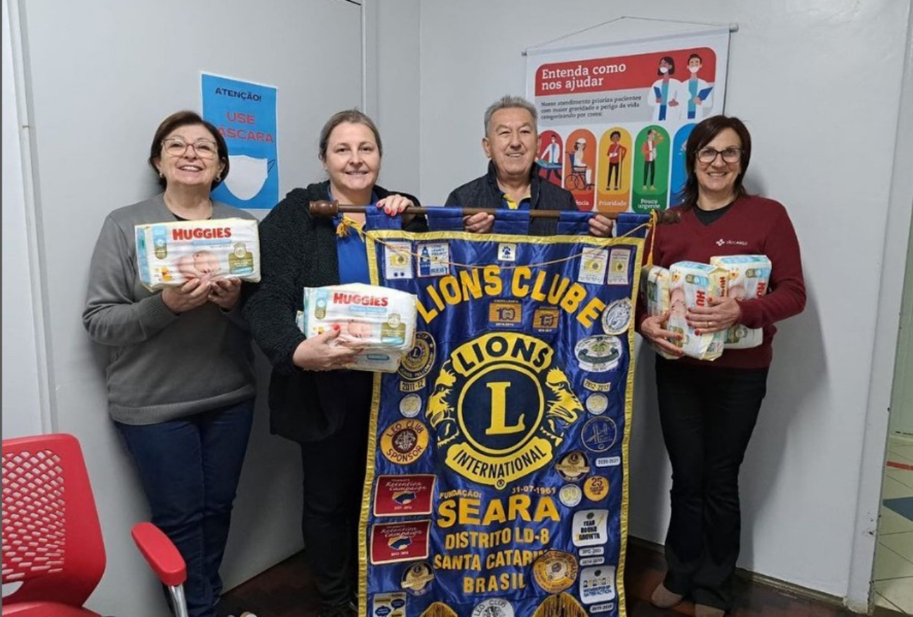 Lions Clube de Seara realiza a doação de fraldas para o Hospital São Roque