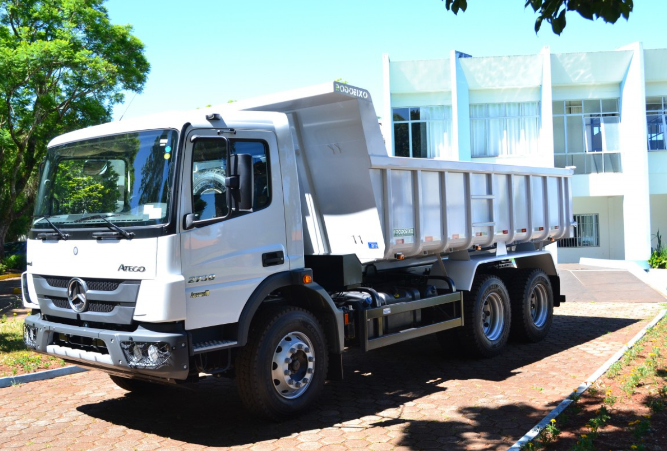 Prefeitura adquire dois caminhões 2730 Mercedes para o interior de Seara, ordem de compra foi dada nesta segunda-feira (13)