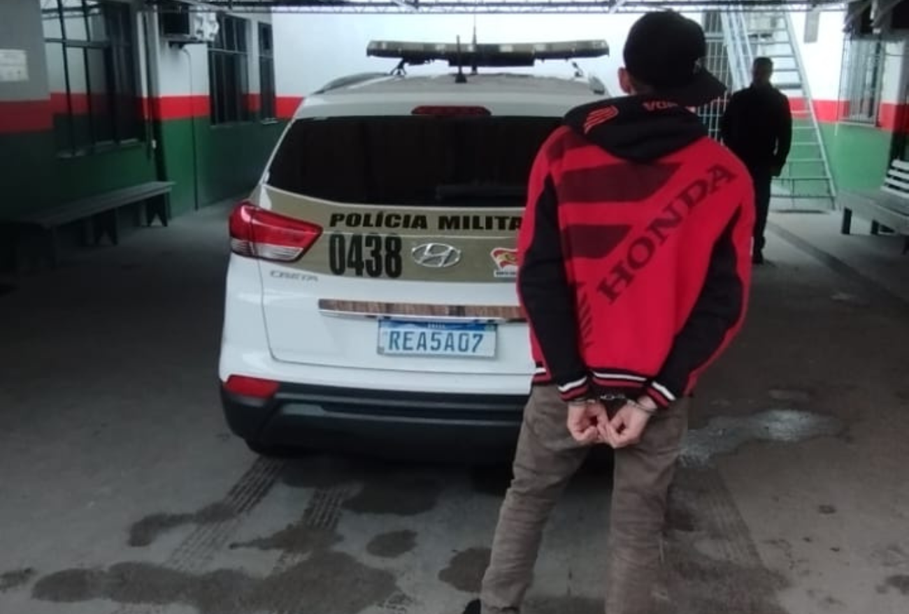 Homem com mandado de prisão ativo é detido pela PM na manhã desta quarta-feira (14), em Seara