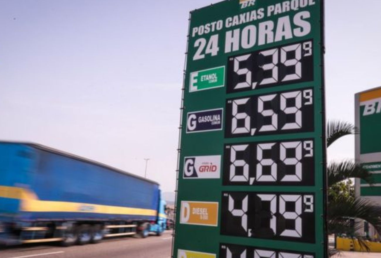 Petrobras anuncia a redução de R$0,12 centavos no litro da gasolina