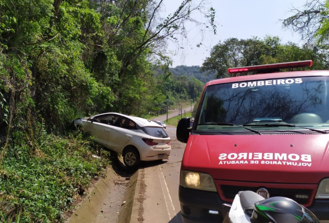 Homem de 51 anos fica ferido em saída de pista, em Arabutã