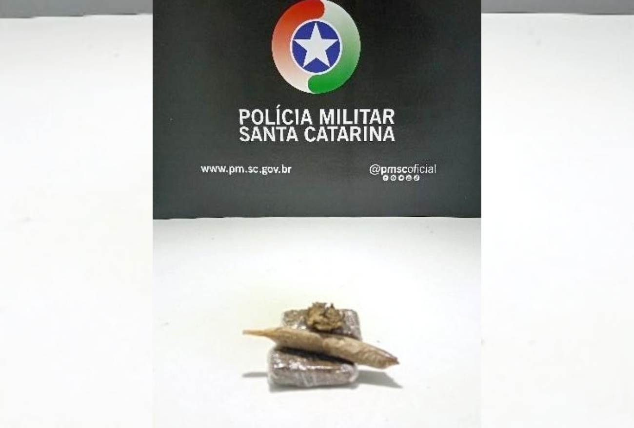 PM flagra gestante com criança de colo consumindo maconha, em Concórdia