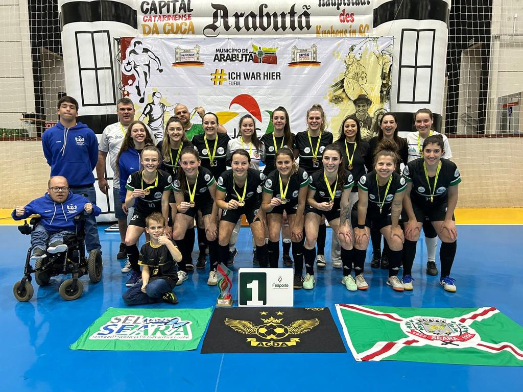 Futsal feminino de Seara sagra-se campeão da fase microrregional do JASC