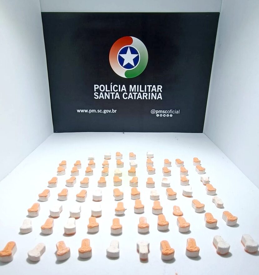 Policia Militar localiza bolsa com mais de 70 comprimidos de Ecstasy