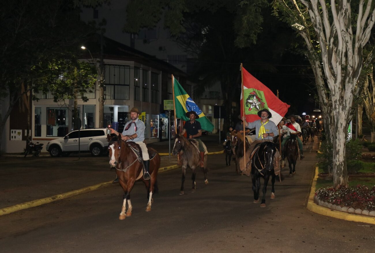 Mais de 2 mil pessoas presentes na abertura do Acampamento Farroupilha, em Itá