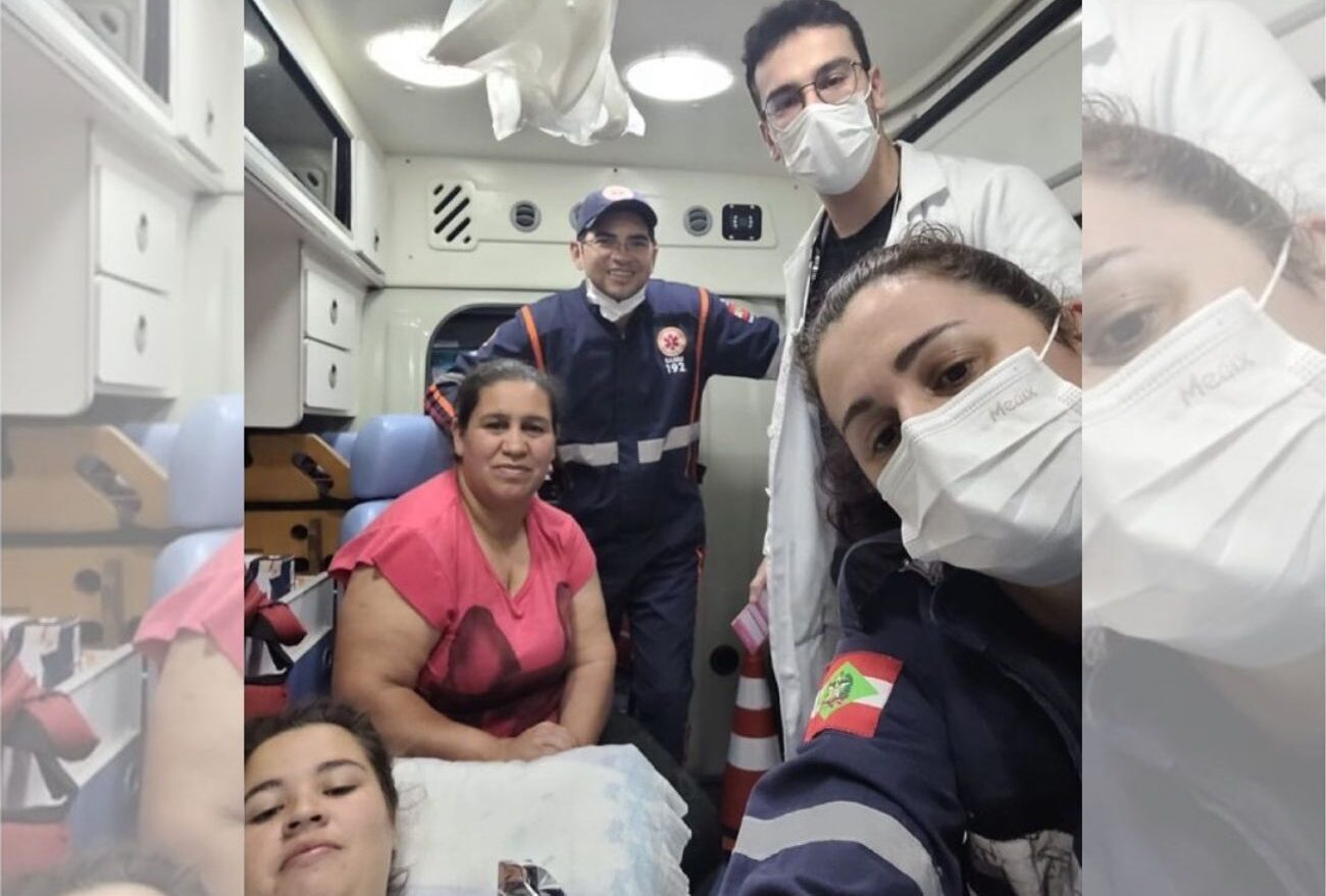 Bombeiros realizam parto dentro de ambulância do SAMU, em município do Oeste
