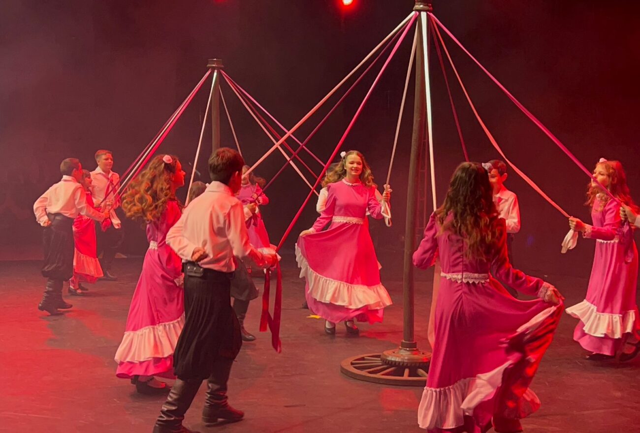 Escola Núcleo Deolindo Zílio garante pódio no Festival Catarinense de Danças Populares