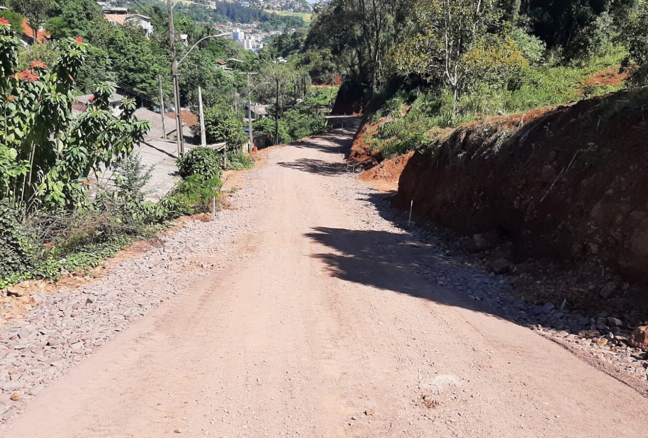 Trabalhos de reabertura da estrada na Rua Concórdia é finalizada
