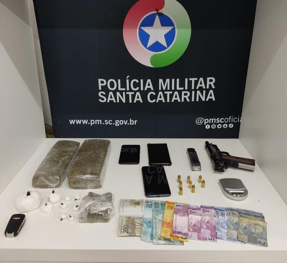 Polícia Militar apreende homens pelo tráfico de drogas, arma de fogo, celulares e drogas, em Seara