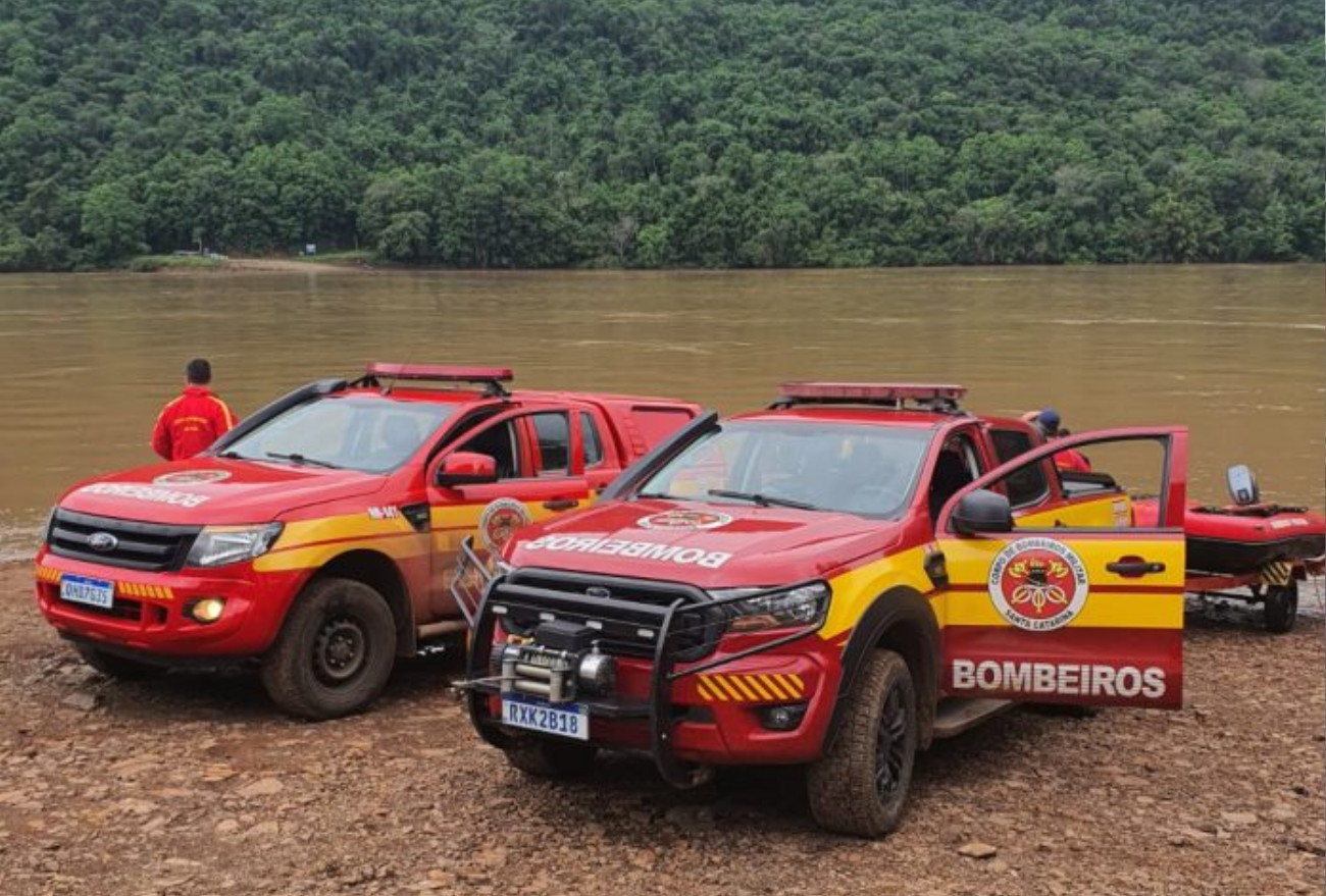 Bombeiros acreditam que encontram a balsa onde estaria o corpo de marinheiro