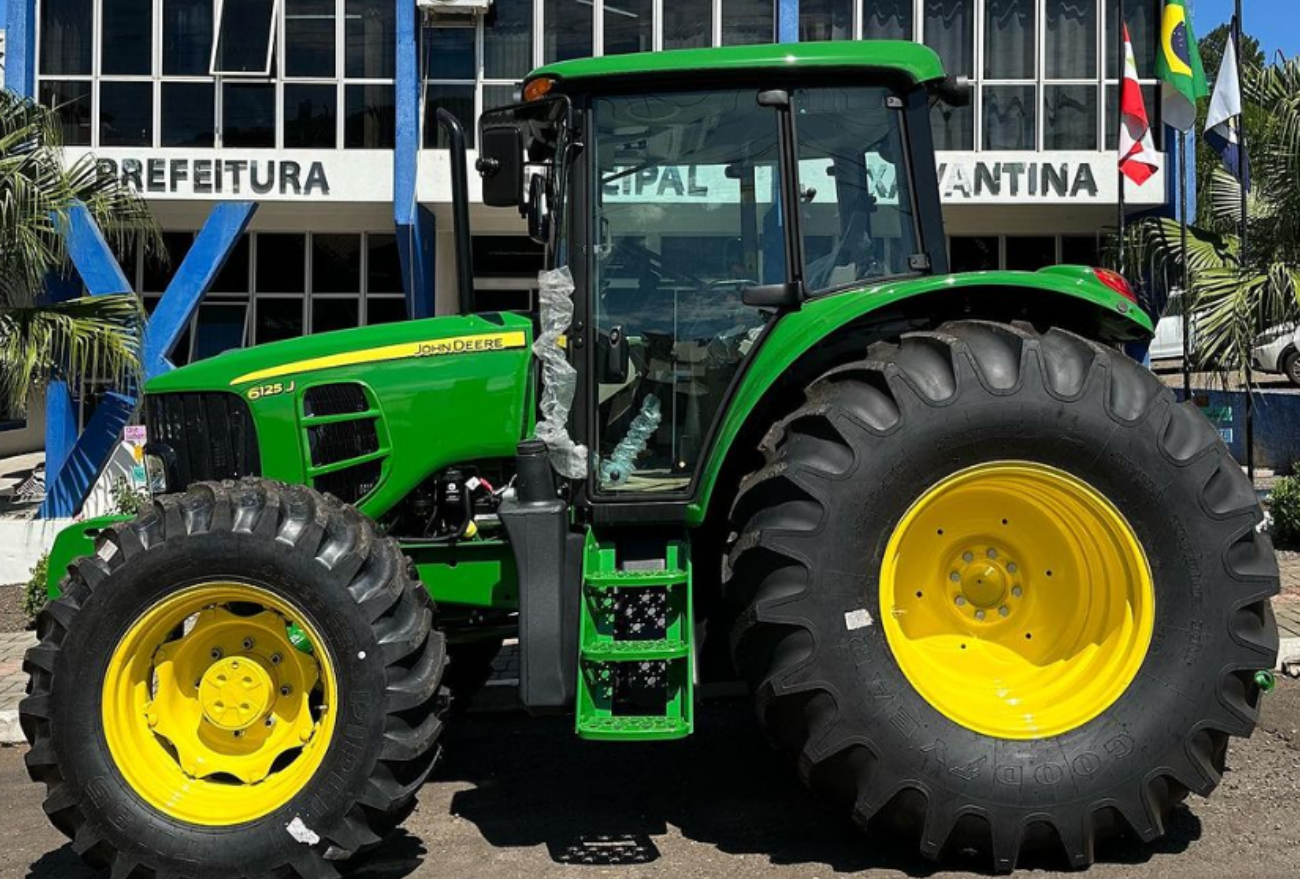 Com auxílio de emenda, município de Xavantina adquire novo maquinário para a Secretaria de Agricultura