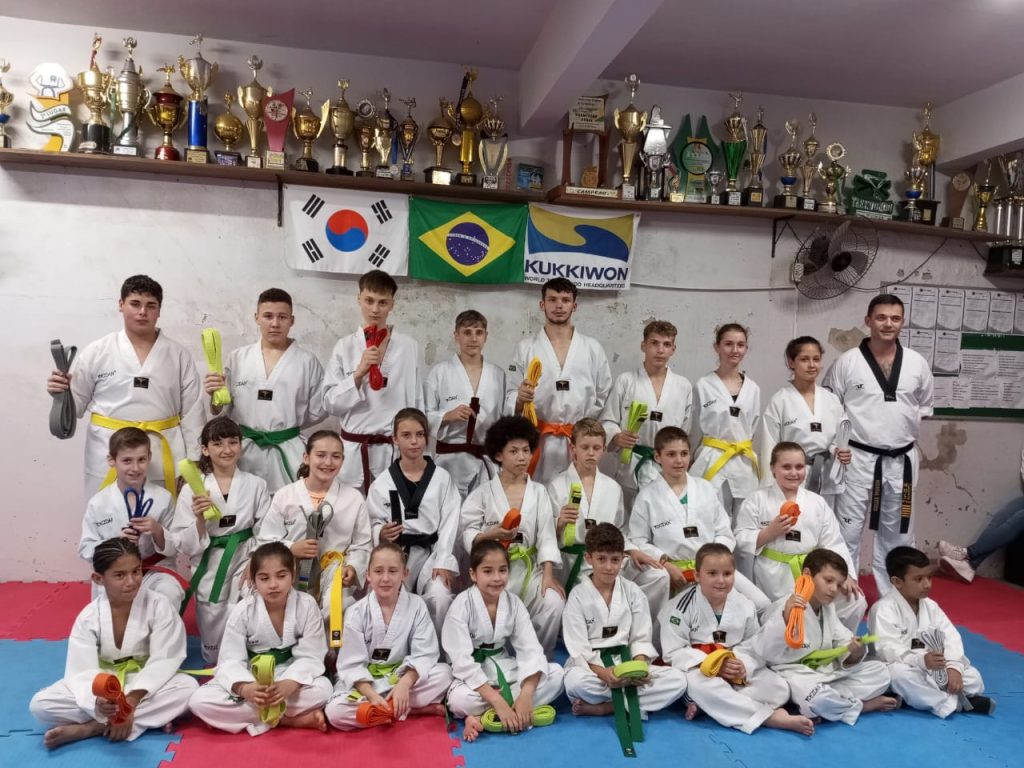 Alunos das escolinhas de Taekwondo da SEL de Seara participam do